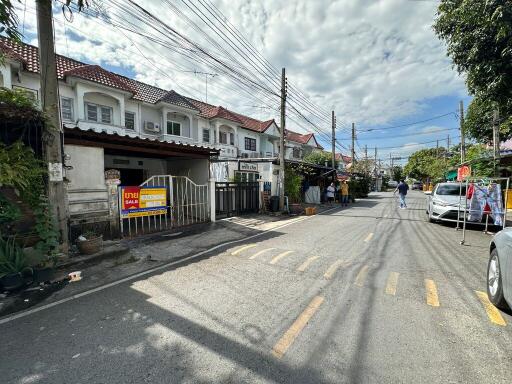 76 Sqm., 2 Beds, 2 Baths Townhouse listed for ฿ 945,000.