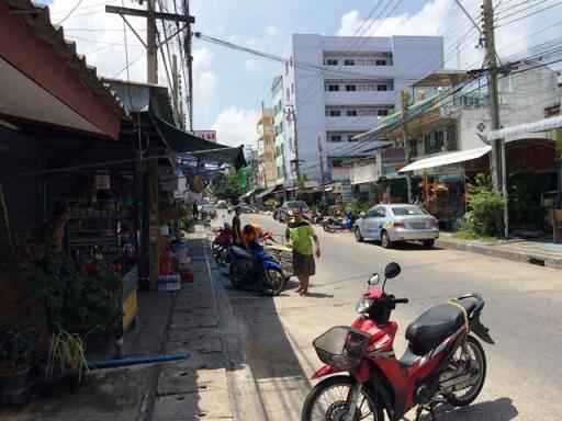 84 Sqm., 2 Beds, 2 Baths Townhouse listed for ฿ 945,000.