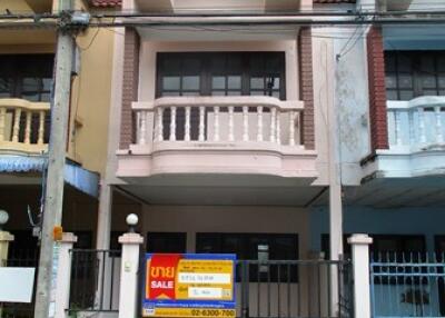 64 Sqm., 1 Bed, 1 Bath Townhouse listed for ฿ 700,000.