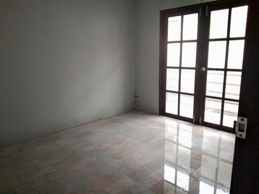 72 Sqm., 3 Beds, 2 Baths Townhouse listed for ฿ 860,000.