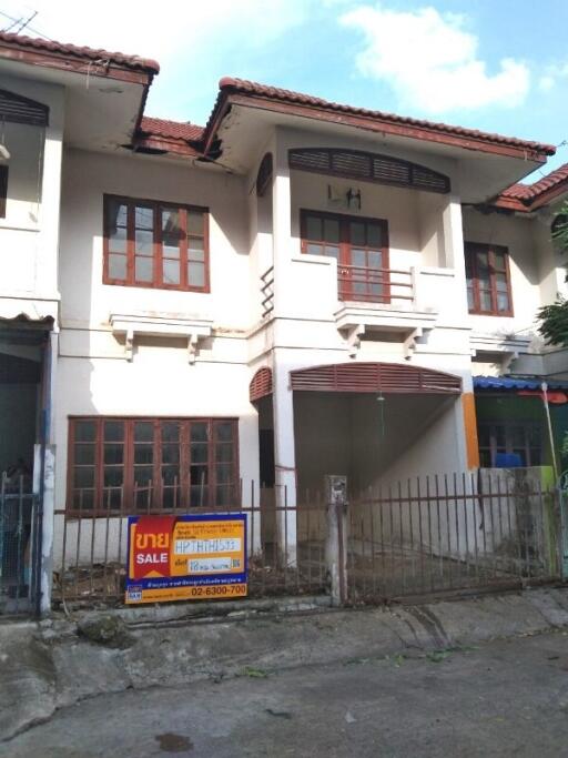 72 Sqm., 3 Beds, 2 Baths Townhouse listed for ฿ 860,000.