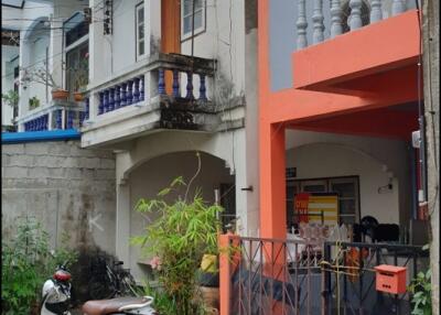 90 Sqm., 1 Bed, 1 Bath Townhouse listed for ฿ 914,000.