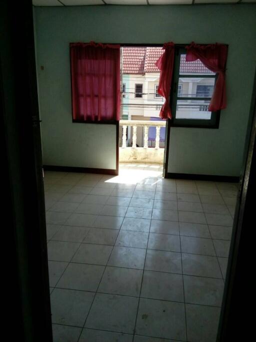 75 Sqm., 2 Beds, 2 Baths Townhouse listed for ฿ 910,000.