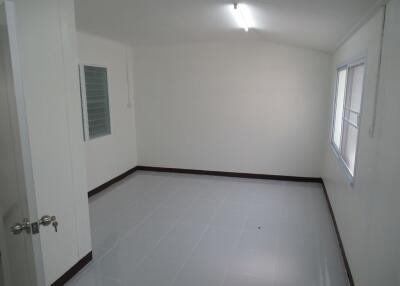 98 Sqm., 3 Beds, 1 Bath Townhouse listed for ฿ 817,000.