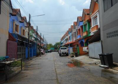 72 Sqm., 3 Beds, 2 Baths Townhouse listed for ฿ 808,000.