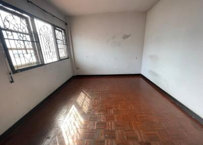 72 Sqm., 2 Beds, 2 Baths Townhouse listed for ฿ 808,000.