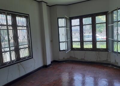 76 Sqm., 1 Bed, 1 Bath Townhouse listed for ฿ 893,000.