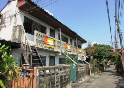 84 Sqm., 1 Bed, 1 Bath Townhouse listed for ฿ 893,000.