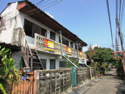 84 Sqm., 1 Bed, 1 Bath Townhouse listed for ฿ 893,000.