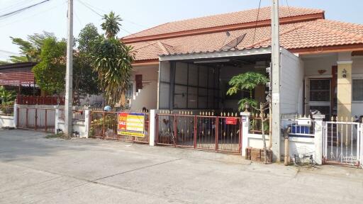 82 Sqm., 2 Beds, 1 Bath Townhouse listed for ฿ 882,000.