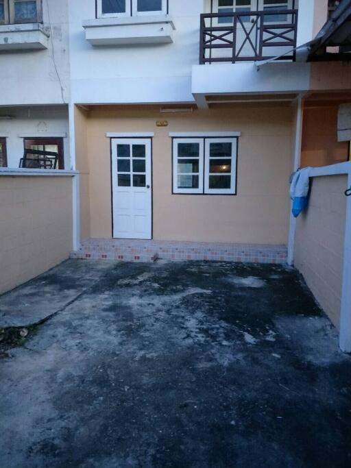 84 Sqm., 1 Bed, 1 Bath Townhouse listed for ฿ 680,000.