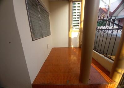 76 Sqm., 1 Bed, 1 Bath Townhouse listed for ฿ 720,000.
