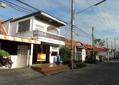 68 Sqm., 1 Bed, 1 Bath Townhouse listed for ฿ 840,000.