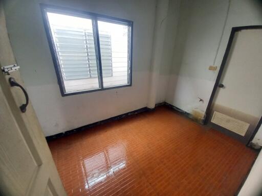 75 Sqm., 2 Beds, 1 Bath Townhouse listed for ฿ 760,000.