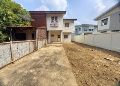 203 Sqm., 2 Beds, 2 Baths Townhouse listed for ฿ 792,000.