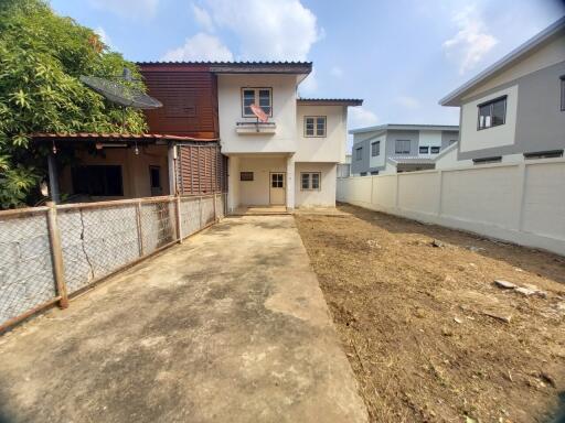 203 Sqm., 2 Beds, 2 Baths Townhouse listed for ฿ 792,000.