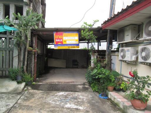 99 Sqm., 2 Beds, 1 Bath Townhouse listed for ฿ 600,000.