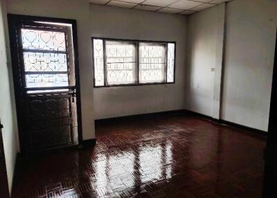 66 Sqm., 2 Beds, 1 Bath Townhouse listed for ฿ 713,000.