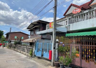 88 Sqm., 2 Beds, 2 Baths Townhouse listed for ฿ 713,000.