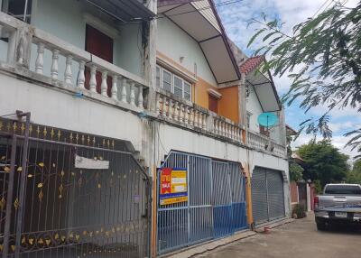 76 Sqm., 1 Bed, 1 Bath Townhouse listed for ฿ 713,000.