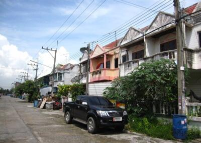 75 Sqm., 2 Beds, 2 Baths Townhouse listed for ฿ 713,000.