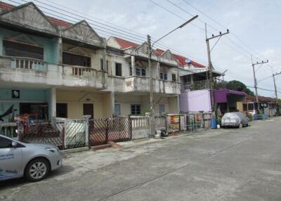 75 Sqm., 2 Beds, 2 Baths Townhouse listed for ฿ 713,000.