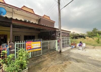 76 Sqm., 2 Beds, 1 Bath Townhouse listed for ฿ 694,000.