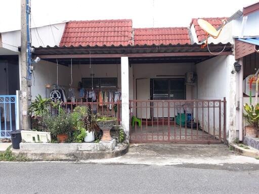 72 Sqm., 2 Beds, 1 Bath Townhouse listed for ฿ 550,000.