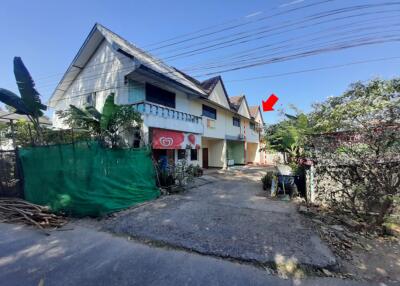 122 Sqm., 2 Beds, 2 Baths Townhouse listed for ฿ 665,000.