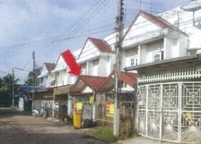 81 Sqm., 2 Beds, 2 Baths Townhouse listed for ฿ 735,000.
