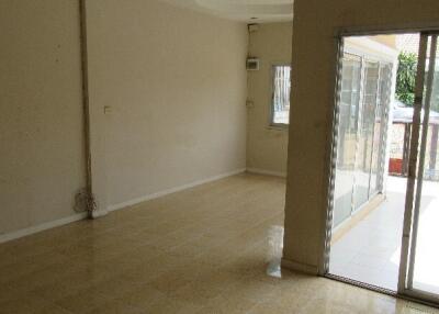 90 Sqm., 2 Beds, 1 Bath Townhouse listed for ฿ 665,000.
