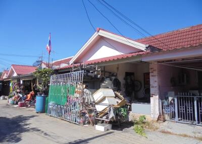 72 Sqm., 2 Beds, 1 Bath Townhouse listed for ฿ 735,000.