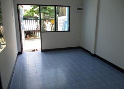 84 Sqm., 1 Bed, 1 Bath Townhouse listed for ฿ 735,000.
