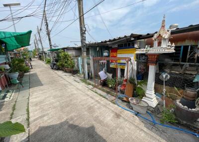 84 Sqm., 3 Beds, 1 Bath Townhouse listed for ฿ 735,000.