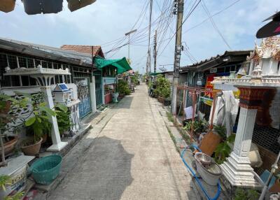 84 Sqm., 3 Beds, 1 Bath Townhouse listed for ฿ 735,000.