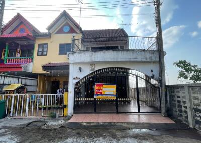 96 Sqm., 2 Beds, 2 Baths Townhouse listed for ฿ 580,000.