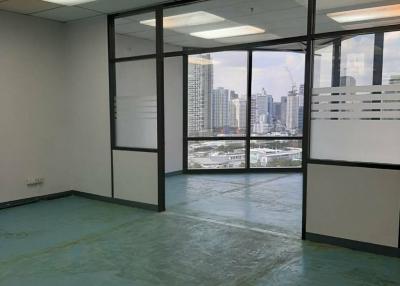 Sirinrat Building 311.23 Sqm Office for Rent