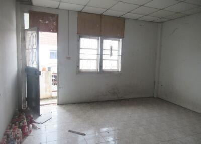 100 Sqm., 2 Beds, 2 Baths Townhouse listed for ฿ 704,000.