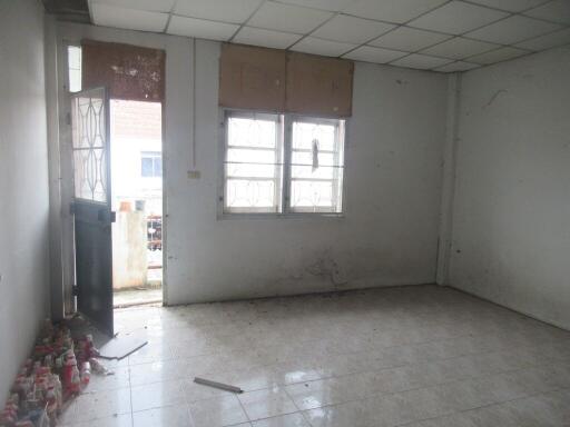 100 Sqm., 2 Beds, 2 Baths Townhouse listed for ฿ 704,000.