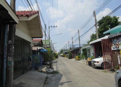 67 Sqm., 1 Bed, 1 Bath Townhouse listed for ฿ 500,000.