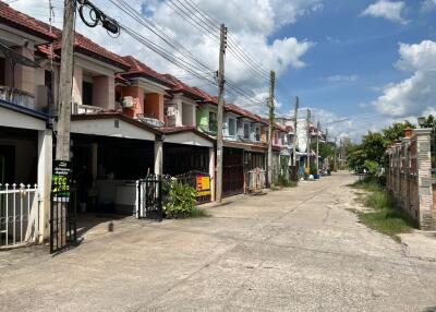 64 Sqm., 2 Beds, 2 Baths Townhouse listed for ฿ 683,000.