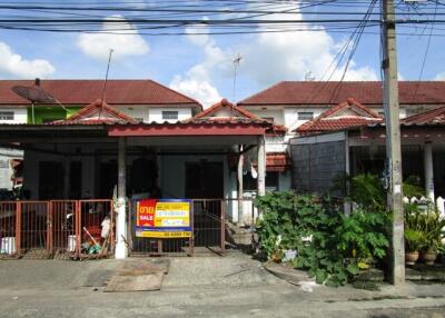 76 Sqm., 1 Bed, 1 Bath Townhouse listed for ฿ 500,000.