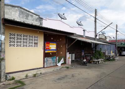 72 Sqm., 2 Beds, 1 Bath Townhouse listed for ฿ 570,000.