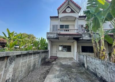 91 Sqm., 2 Beds, 2 Baths Townhouse listed for ฿ 550,000.