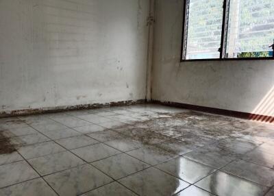 84 Sqm., 3 Beds, 1 Bath Townhouse listed for ฿ 570,000.