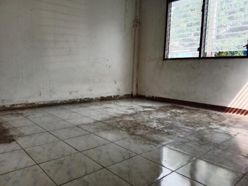 84 Sqm., 3 Beds, 1 Bath Townhouse listed for ฿ 570,000.