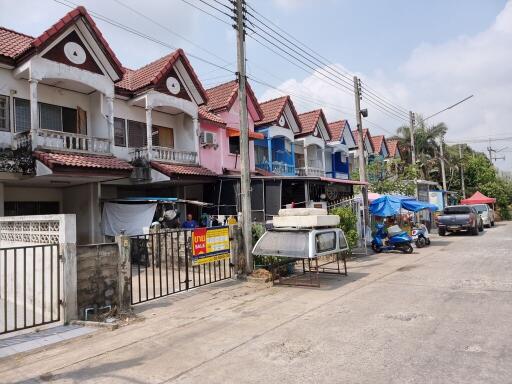 79 Sqm., 2 Beds, 2 Baths Townhouse listed for ฿ 550,000.