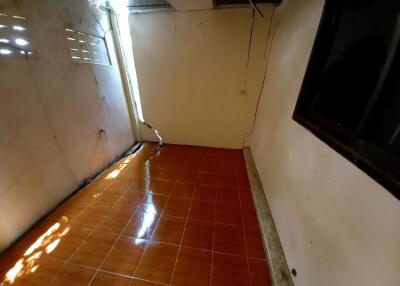 82 Sqm., 2 Beds, 1 Bath Townhouse listed for ฿ 630,000.