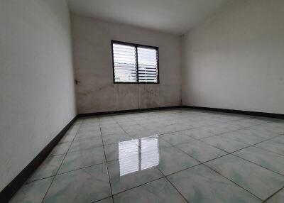 81 Sqm., 2 Beds, 2 Baths Townhouse listed for ฿ 570,000.