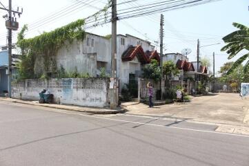 84 Sqm., 2 Beds, 1 Bath Townhouse listed for ฿ 570,000.